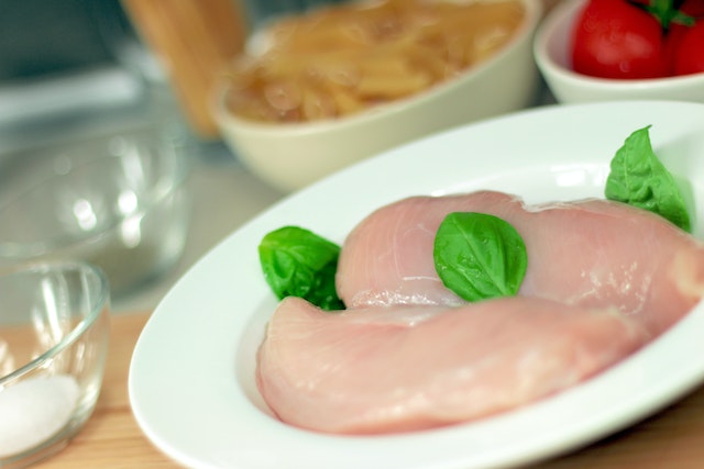 How Many Calories Are in a Cooked Chicken Breast