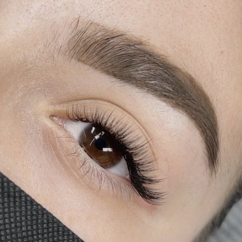 Classic vs Volume Lashes: What's the Difference? – Flawless Lashes by Loreta